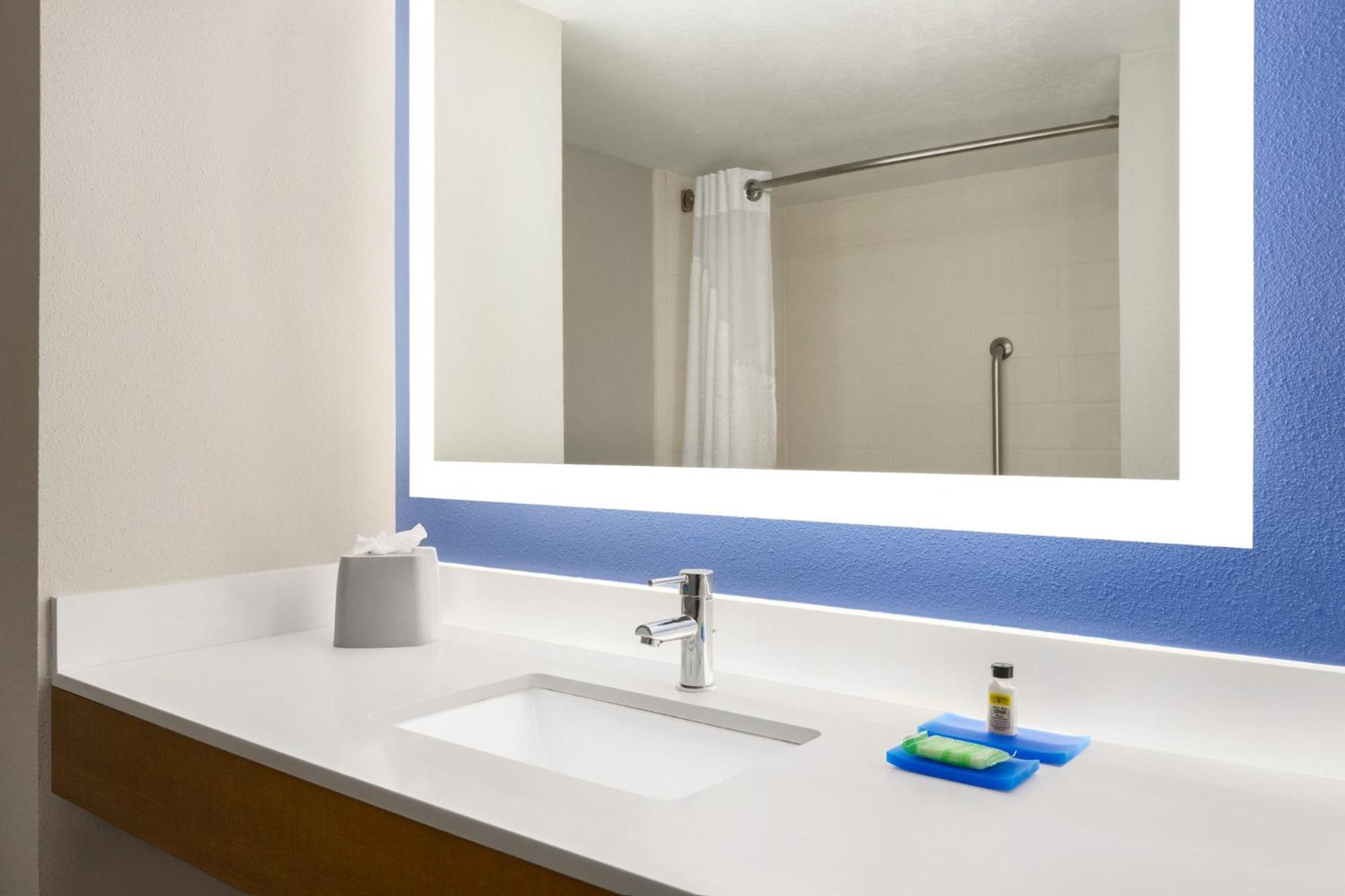 Holiday Inn Express Vero Beach-West I-95 By Ihg Exterior foto