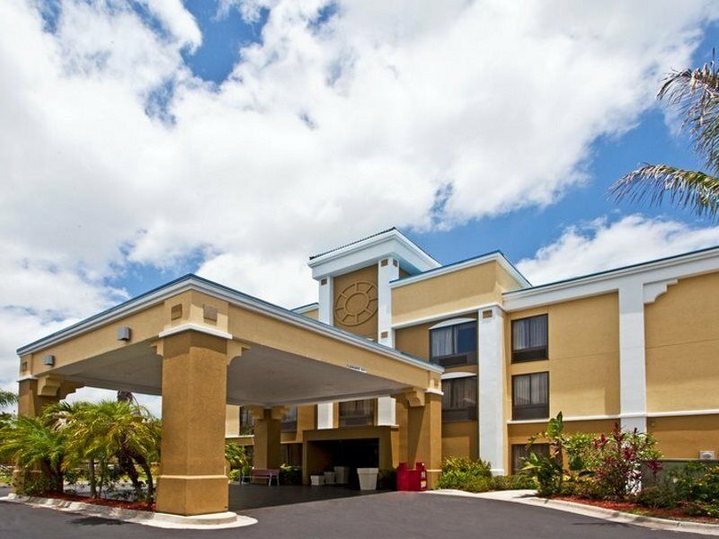 Holiday Inn Express Vero Beach-West I-95 By Ihg Exterior foto